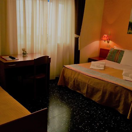 Hotel Scandinavia Марина ди Маса Екстериор снимка