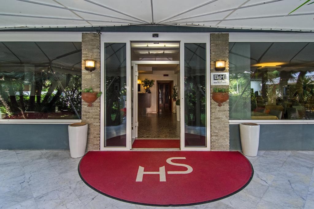 Hotel Scandinavia Марина ди Маса Екстериор снимка
