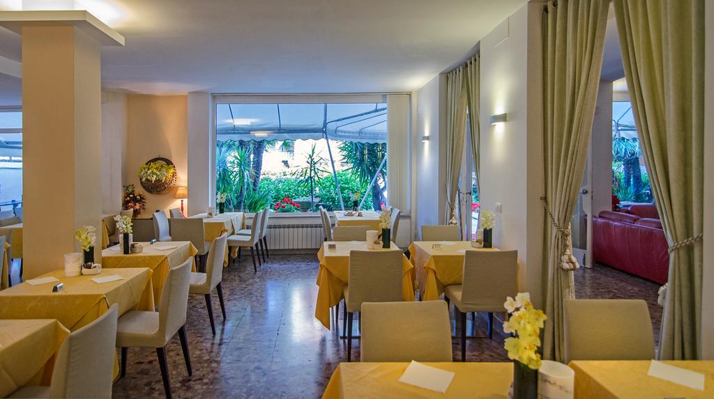 Hotel Scandinavia Марина ди Маса Екстериор снимка